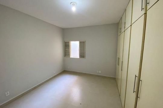 Quarto de casa para alugar com 4 quartos, 240m² em Santa Mônica, Uberlândia