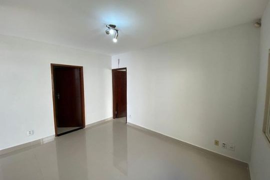 Sala de casa para alugar com 4 quartos, 240m² em Santa Mônica, Uberlândia