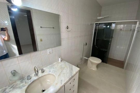 Banheiro de casa para alugar com 4 quartos, 240m² em Santa Mônica, Uberlândia