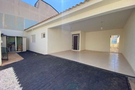 Casa para alugar com 4 quartos, 240m² em Santa Mônica, Uberlândia