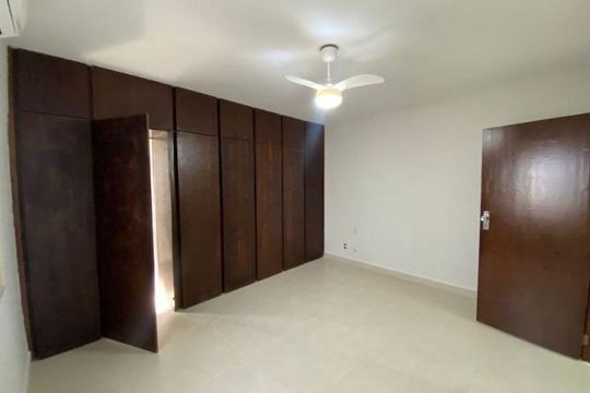 Quarto 2 de casa para alugar com 4 quartos, 240m² em Santa Mônica, Uberlândia
