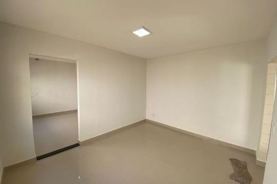 Sala de casa para alugar com 4 quartos, 240m² em Santa Mônica, Uberlândia