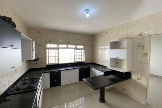Casa para alugar com 4 quartos, 240m² em Santa Mônica, Uberlândia