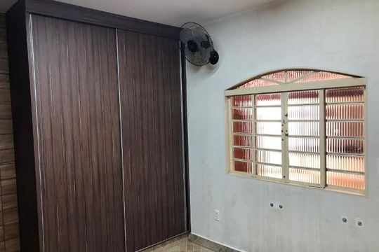 Casa para alugar com 3 quartos, 270m² em Santa Mônica, Uberlândia