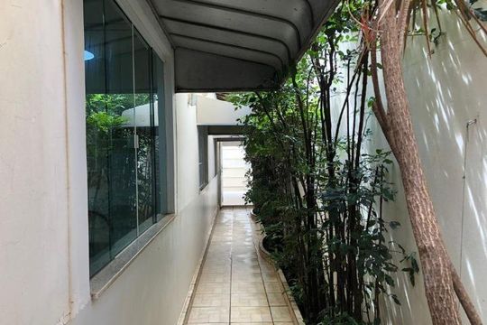 Casa para alugar com 3 quartos, 270m² em Santa Mônica, Uberlândia