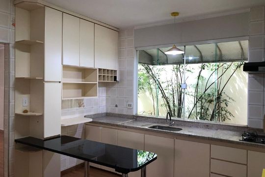 Cozinha de casa para alugar com 3 quartos, 270m² em Santa Mônica, Uberlândia