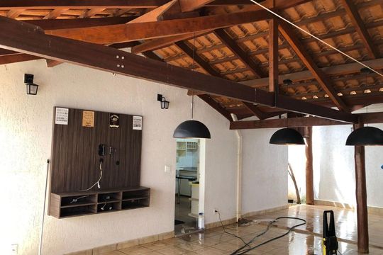 Casa para alugar com 3 quartos, 270m² em Santa Mônica, Uberlândia