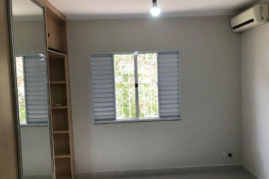 Quarto de casa para alugar com 3 quartos, 270m² em Santa Mônica, Uberlândia