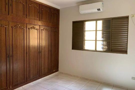 Quarto 2 de casa para alugar com 5 quartos, 220m² em Santa Mônica, Uberlândia