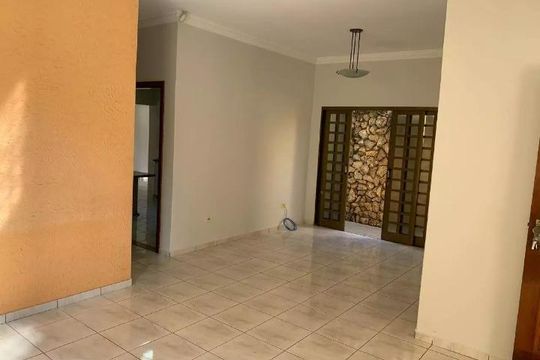 Sala de casa para alugar com 5 quartos, 220m² em Santa Mônica, Uberlândia