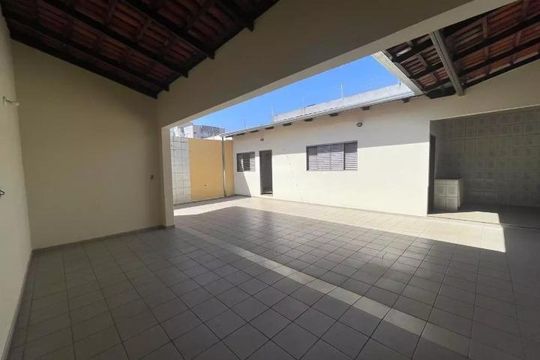 Casa para alugar com 5 quartos, 220m² em Santa Mônica, Uberlândia