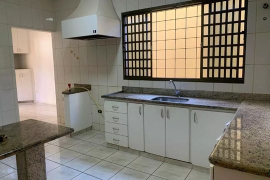 Cozinha de casa para alugar com 5 quartos, 220m² em Santa Mônica, Uberlândia