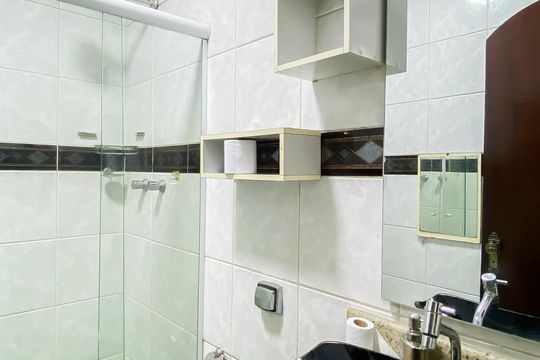 Banheiro de casa para alugar com 3 quartos, 285m² em Parque Boturussu, São Paulo