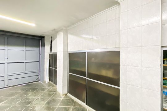 Garagem de casa para alugar com 3 quartos, 285m² em Parque Boturussu, São Paulo