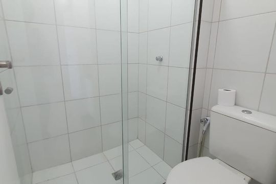 Banheiro de apartamento para alugar com 1 quarto, 42m² em Jardim Armação, Salvador