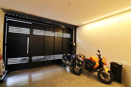 Garagem de casa à venda com 3 quartos, 200m² em Baeta Neves, São Bernardo do Campo