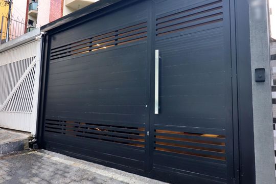 Fachada de casa à venda com 3 quartos, 200m² em Baeta Neves, São Bernardo do Campo