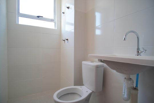 Banheiro de apartamento à venda com 2 quartos, 52m² em Feitoria, São Leopoldo