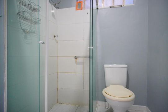Banheiro  de casa à venda com 3 quartos, 325m² em Vila Jardim, Porto Alegre