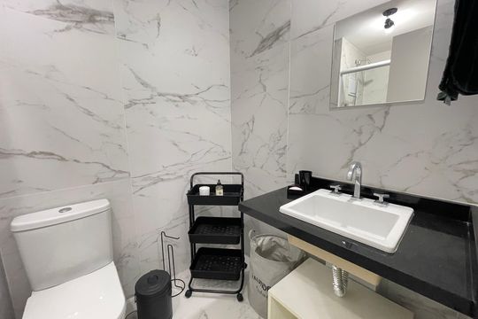Banheiro de kitnet/studio para alugar com 1 quarto, 29m² em Butantã, São Paulo