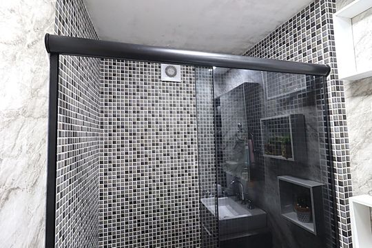 Banheiro  de apartamento à venda com 2 quartos, 50m² em Morro Santana, Porto Alegre