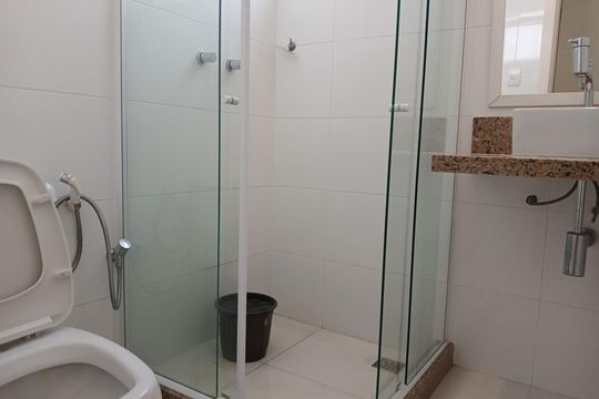 Banheiro de casa de condomínio à venda com 5 quartos, 260m² em Vargem Grande, Rio de Janeiro