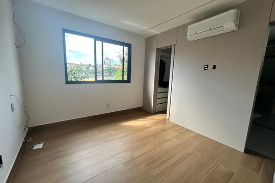 Quarto de casa à venda com 3 quartos, 200m² em Planalto, Belo Horizonte