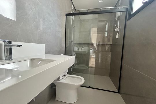 Banheiro de casa à venda com 3 quartos, 200m² em Planalto, Belo Horizonte
