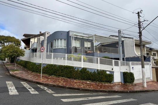 Fachada  de casa à venda com 3 quartos, 290m² em Parque dos Passaros, São Bernardo do Campo