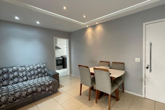 Sala de apartamento à venda com 2 quartos, 75m² em Praia da Bandeira, Rio de Janeiro