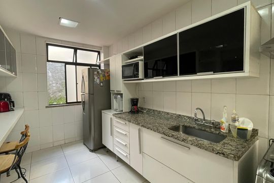 Cozinha de apartamento à venda com 2 quartos, 75m² em Praia da Bandeira, Rio de Janeiro