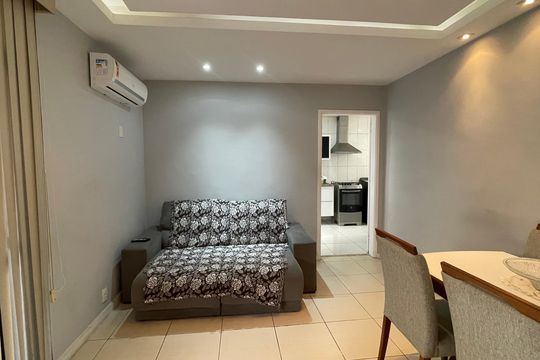 Sala de apartamento à venda com 2 quartos, 75m² em Praia da Bandeira, Rio de Janeiro