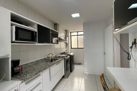 Cozinha de apartamento à venda com 2 quartos, 75m² em Praia da Bandeira, Rio de Janeiro