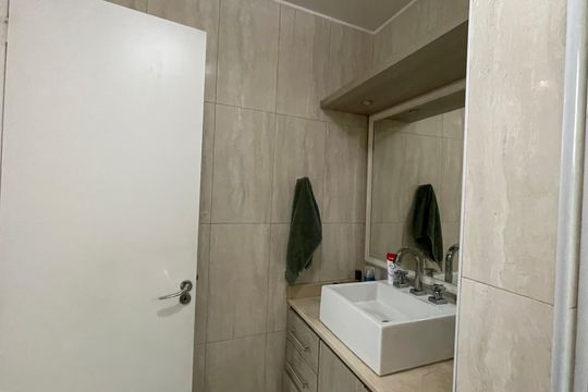 Banheiro de apartamento à venda com 2 quartos, 75m² em Praia da Bandeira, Rio de Janeiro