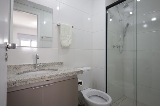 Banheiro da Suíte de apartamento para alugar com 1 quarto, 27m² em Portal do Morumbi, São Paulo
