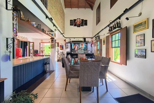 Sala de casa de condomínio para alugar com 2 quartos, 290m² em Jansen, Gravataí