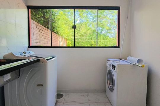 Área de serviço de casa de condomínio para alugar com 2 quartos, 290m² em Jansen, Gravataí