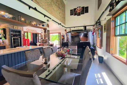 Sala de casa de condomínio para alugar com 2 quartos, 290m² em Jansen, Gravataí