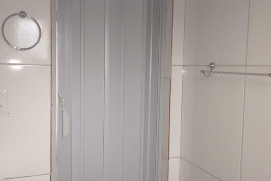 Banheiro social de casa para alugar com 1 quarto, 65m² em Jacarepaguá, Rio de Janeiro