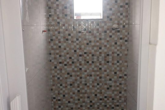 Banheiro social de casa para alugar com 1 quarto, 65m² em Jacarepaguá, Rio de Janeiro