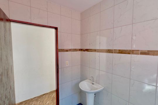 Banheiro de casa para alugar com 2 quartos, 55m² em Cidade Soberana, Guarulhos