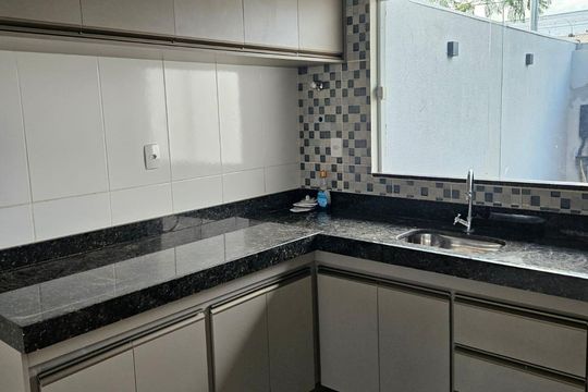 Cozinha de casa para alugar com 2 quartos, 73m² em Novo Mundo, Uberlândia