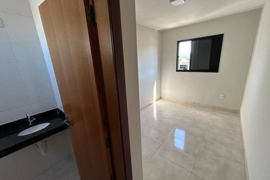 Banheiro de casa para alugar com 2 quartos, 73m² em Novo Mundo, Uberlândia