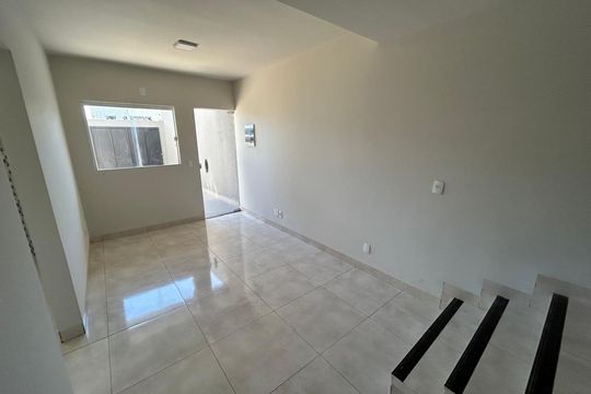 Sala de casa para alugar com 2 quartos, 73m² em Novo Mundo, Uberlândia