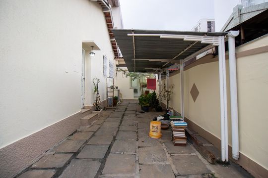 Garagem de casa à venda com 4 quartos, 200m² em Ramos, Rio de Janeiro