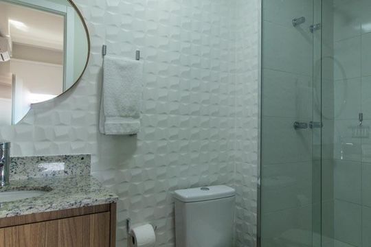 Banheiro da Suite de apartamento à venda com 1 quarto, 37m² em Água Verde, Curitiba
