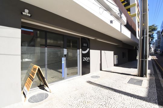 Fachada de kitnet/studio à venda com 1 quarto, 25m² em Centro, Curitiba