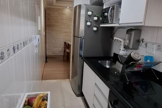 Cozinha de apartamento para alugar com 2 quartos, 49m² em Vila Carmosina, São Paulo