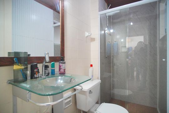 Banheiro de apartamento à venda com 1 quarto, 47m² em Centro, São Leopoldo