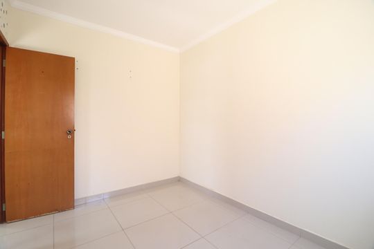 Quarto 1 de apartamento para alugar com 2 quartos, 58m² em Santa Mônica, Uberlândia